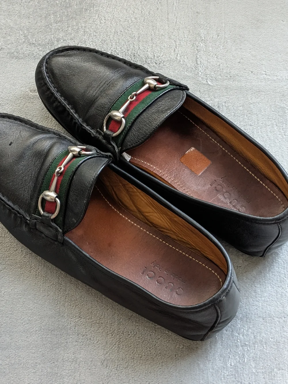 Gucci Men’s Black Leather Horsebit Loafers with Green-Red Web US 9.5